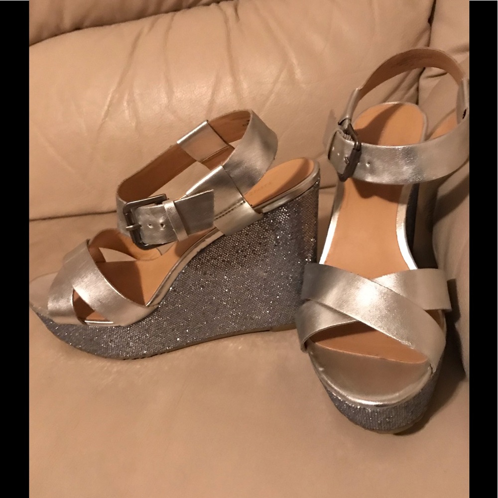 Silver and glitter heel platform shoes